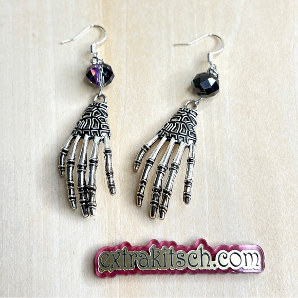 Skeleton Hand Beaded Earrings - Gothic - Grunge - Alternative - Halloween - Picture 1 of 3